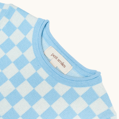KNITTED CHECKERED ORGANIC TEE; 100% Organic Cotton; Made from GOTS-certified organic cotton; CHECKERED' Jacquard pattern; Rolled edge at the neck band; Rib finish at hem and cuffs; Dropped shoulder; Relaxed fit.