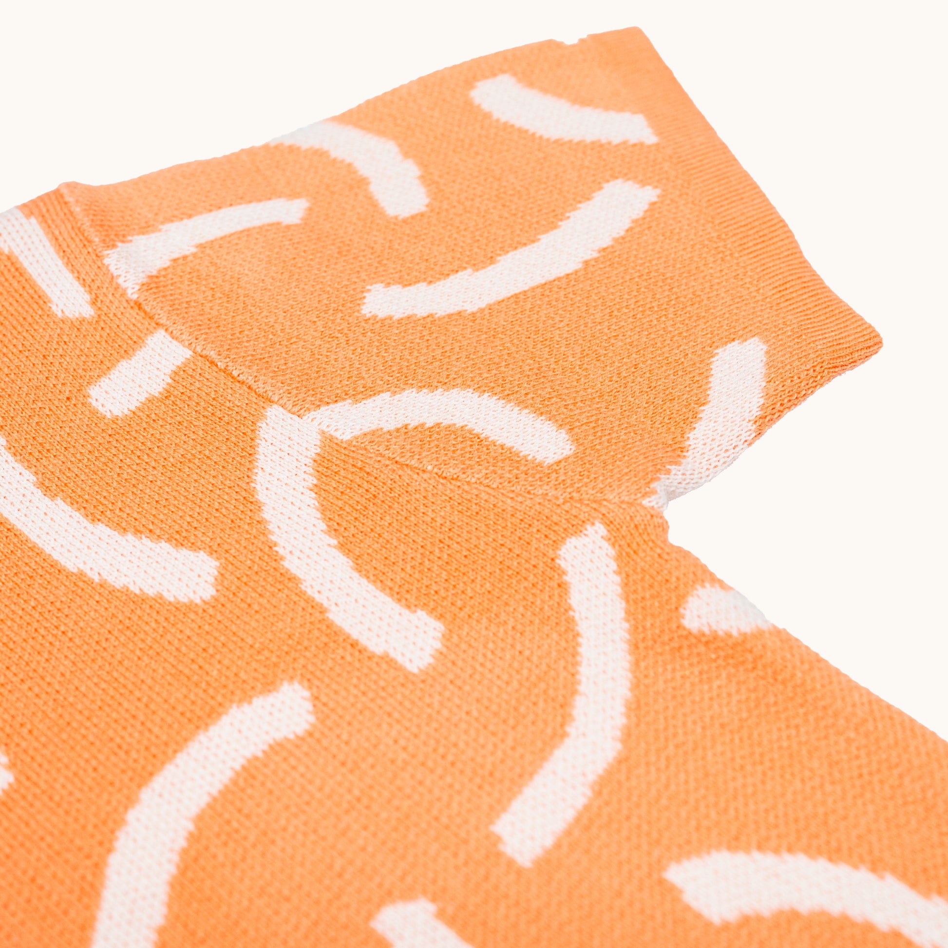 KNITTED BRUSH ORGANIC TEE – CORAL/CREAM; 100% Organic Cotton; Made from GOTS-certified organic cotton; 'BRUSH' Jacquard pattern; Rolled edge at the neckband; Rib finish at hem and cuffs; Dropped shoulder; Relaxed fit