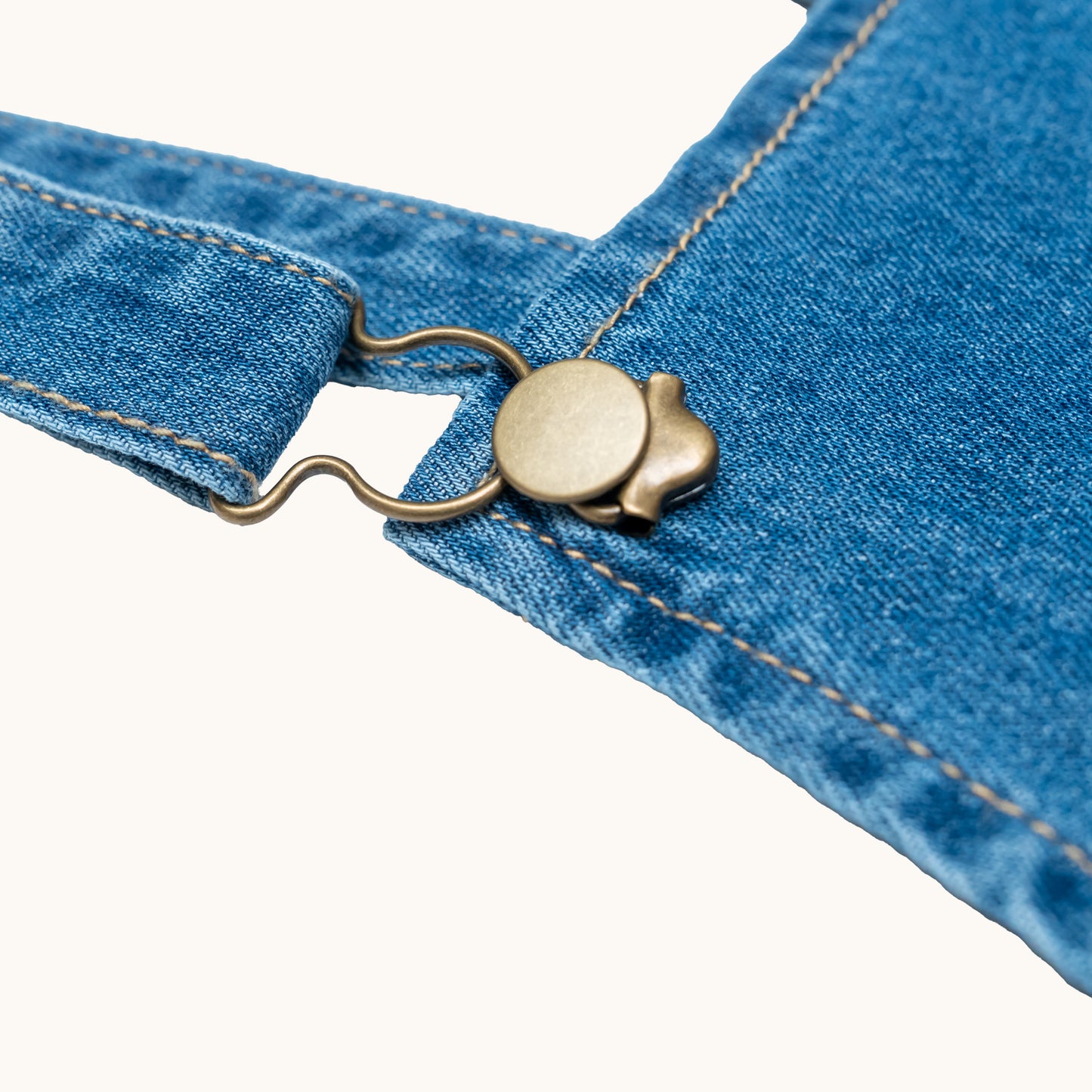 EVERYDAY DENIM OVERALLS; 100% Organic Cotton; Medium-weight denim fabric; Press snaps at the crotch for easy dressing (Size 0 & Size 1); Adjustable straps and front patch pockets; Logo badge at the back.