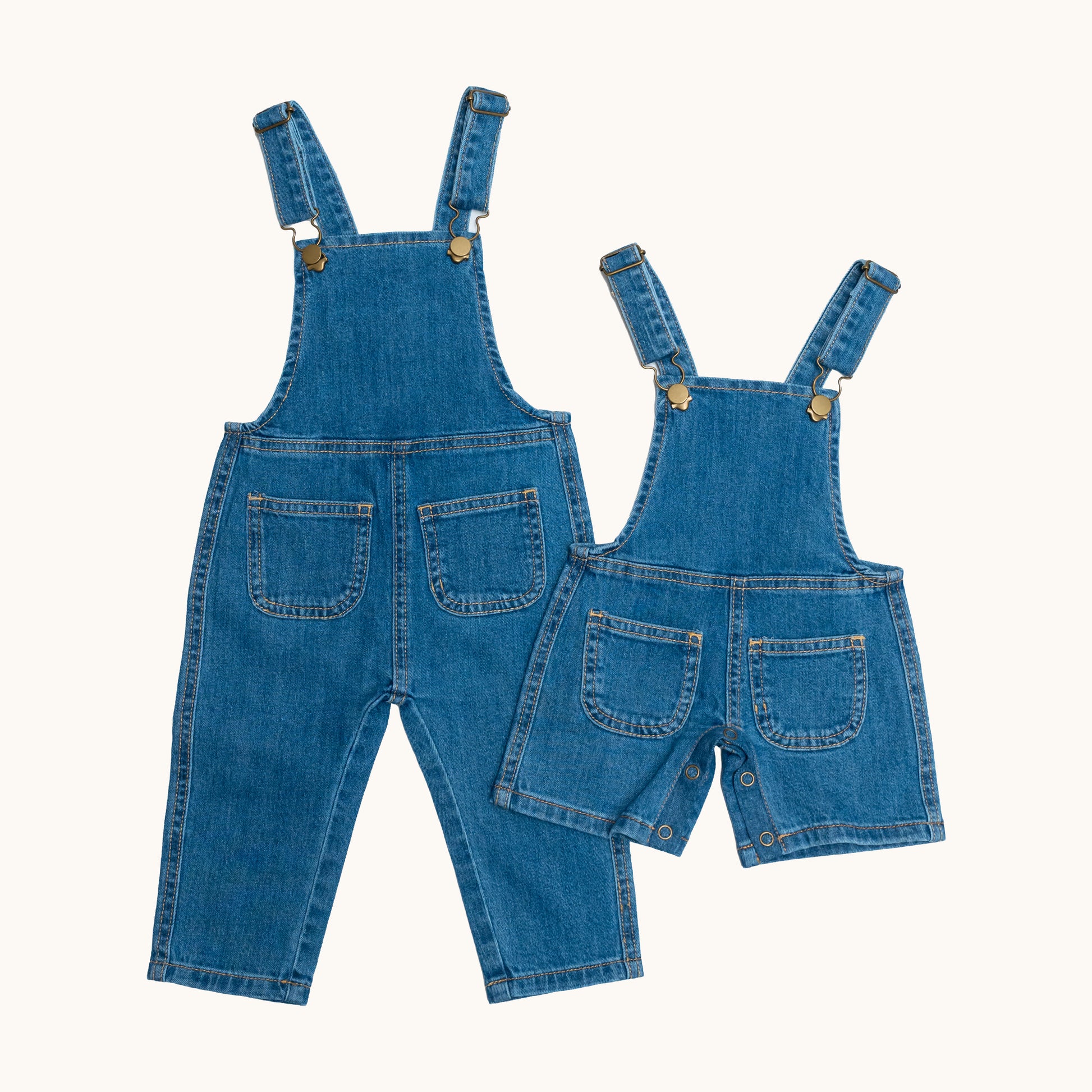 EVERYDAY DENIM OVERALLS; 100% Organic Cotton; Medium-weight denim fabric; Press snaps at the crotch for easy dressing (Size 0 & Size 1); Adjustable straps and front patch pockets; Logo badge at the back.