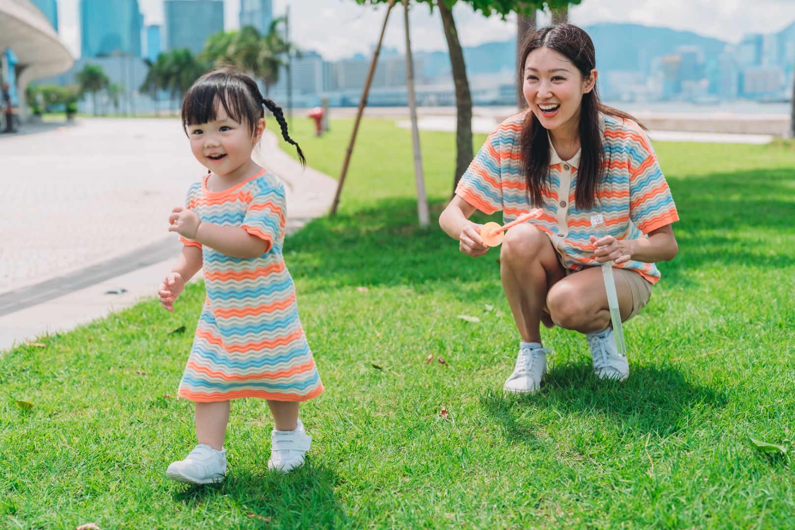 KNITTED WAVY SUMMER DRESS - CORAL - Petit Smiles