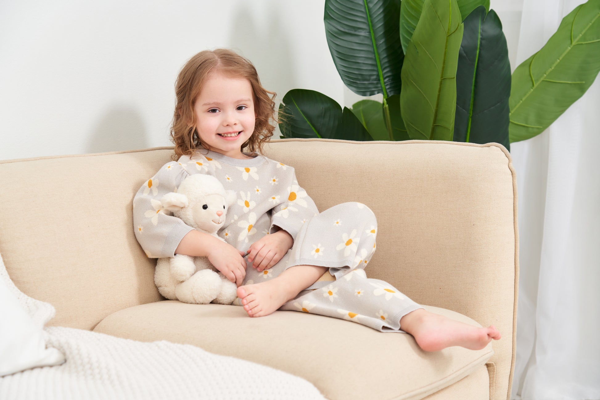 KNITTED PULL OVER - FLORAL; 100% Organic Cotton; Jacquard Pull Over made from GOTS-certified organic cotton; 'Floral' Jacquard pattern; Dropped shoulder, with gathered sleeves; Rib finish and neck, hem and cuff; Model wears size 3.