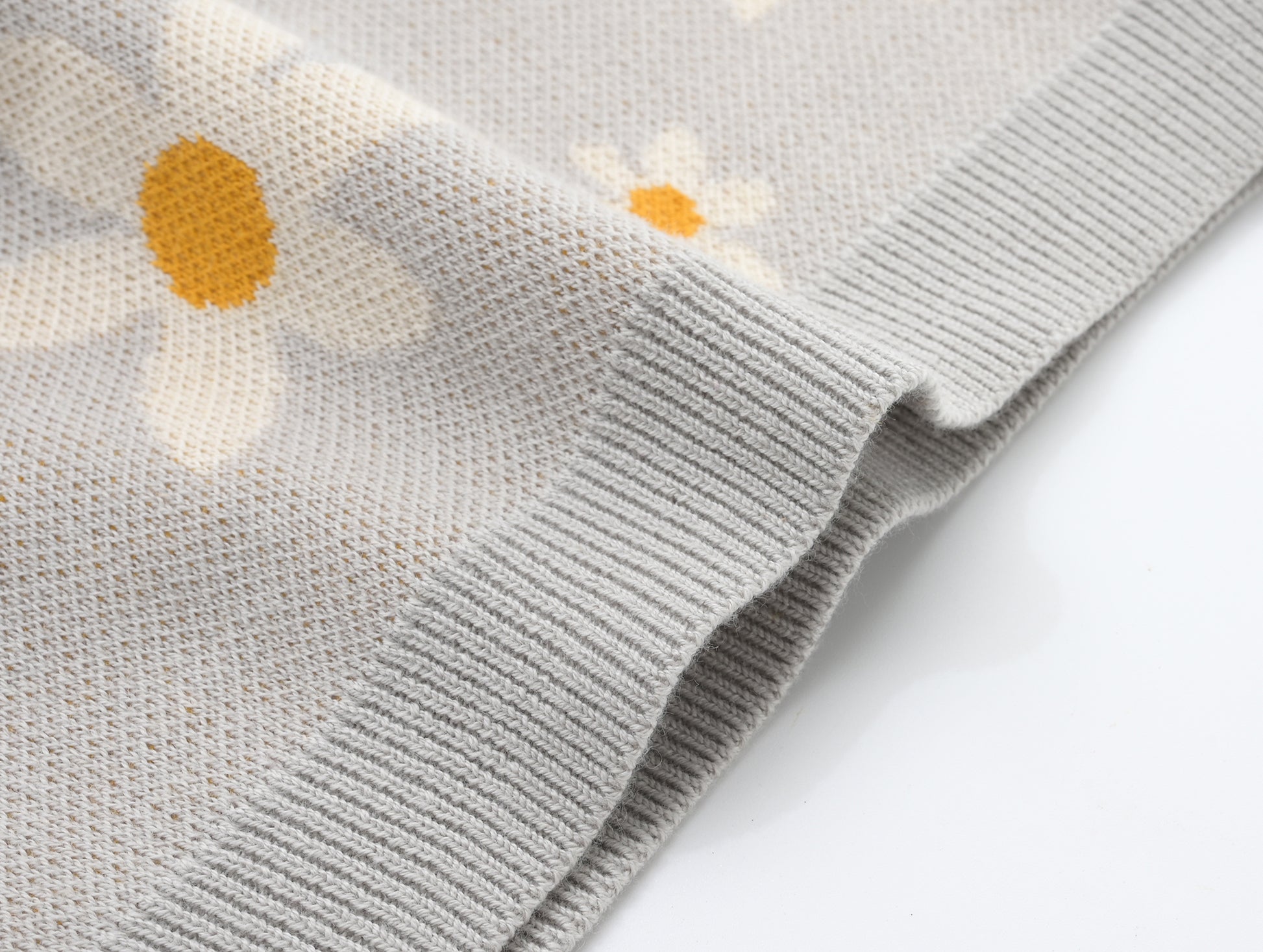 KNITTED PULL OVER - FLORAL; 100% Organic Cotton; Jacquard Pull Over made from GOTS-certified organic cotton; 'Floral' Jacquard pattern; Dropped shoulder, with gathered sleeves; Rib finish and neck, hem and cuff; Model wears size 3.