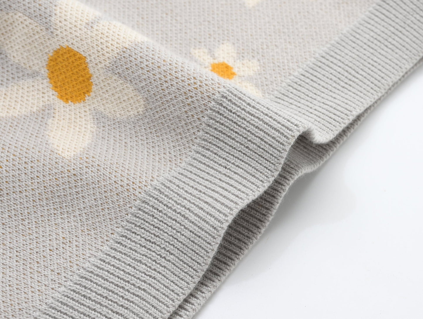 KNITTED FLORAL PULL OVER WITH BLOOMERS; 100% Organic Cotton; Jacquard Pull Over made from GOTS-certified organic cotton; 'Floral' Jacquard pattern; Dropped shoulder, with gathered sleeves; Rib finish and neck, hem and cuff.